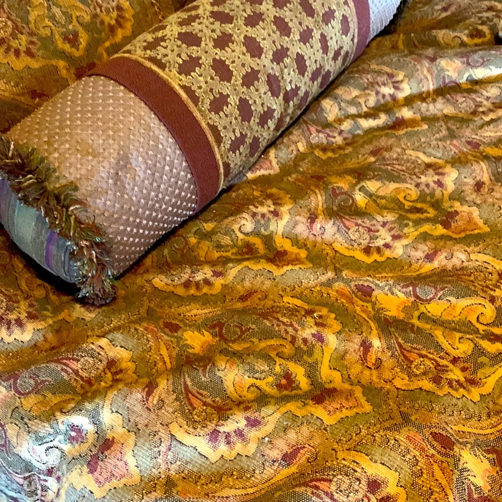 Queen bedding set